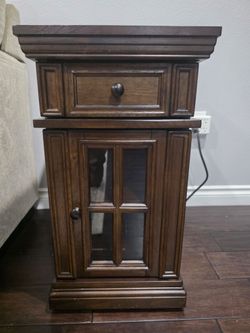 Costco Wooden Side Table / End Table with Built-In Power & USB
