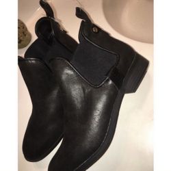 Women’s Black boots