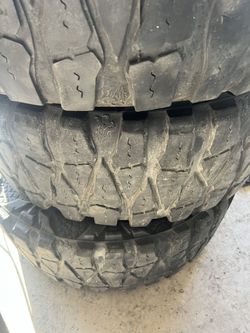 Tires R18 33x12.50r18
