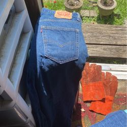 Mens Levi’s Size 32.32 And 34.32 15 Each 