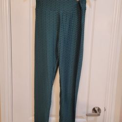 6 Scrunching Butt Leggings-- NEW 