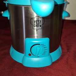 Yes Chef Compact Deep Fryer Model K45573 .  APP3