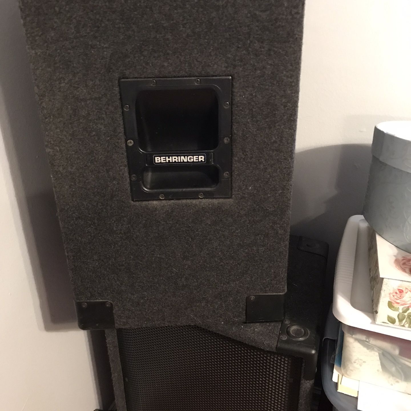 2 Bahringer Speakers With Free Stand