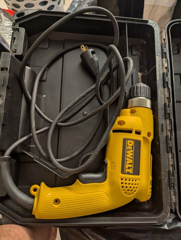 DEWALT D21008 3/8 DRILL