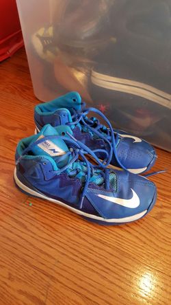 Boys Nikes size 3.5