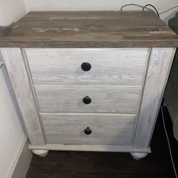 Ashley Furniture Farmhouse Dresser, Nightstand, And Mirror Bedroom Set