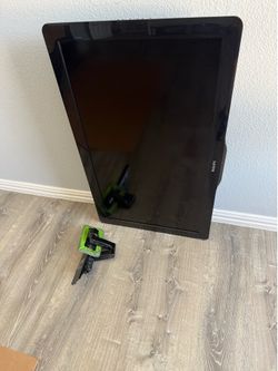 32” Phillips tv with mount no remote