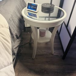 2 Nightstands