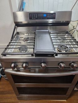 Like new Samsung gas stove