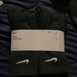 Nike Black Crew Socks Men’s (8-12) **Brand NEW**