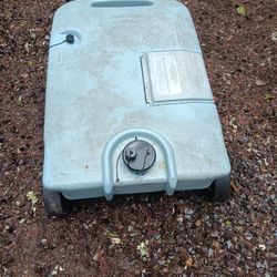 RV septic tote 25 gallon on wheels works great 