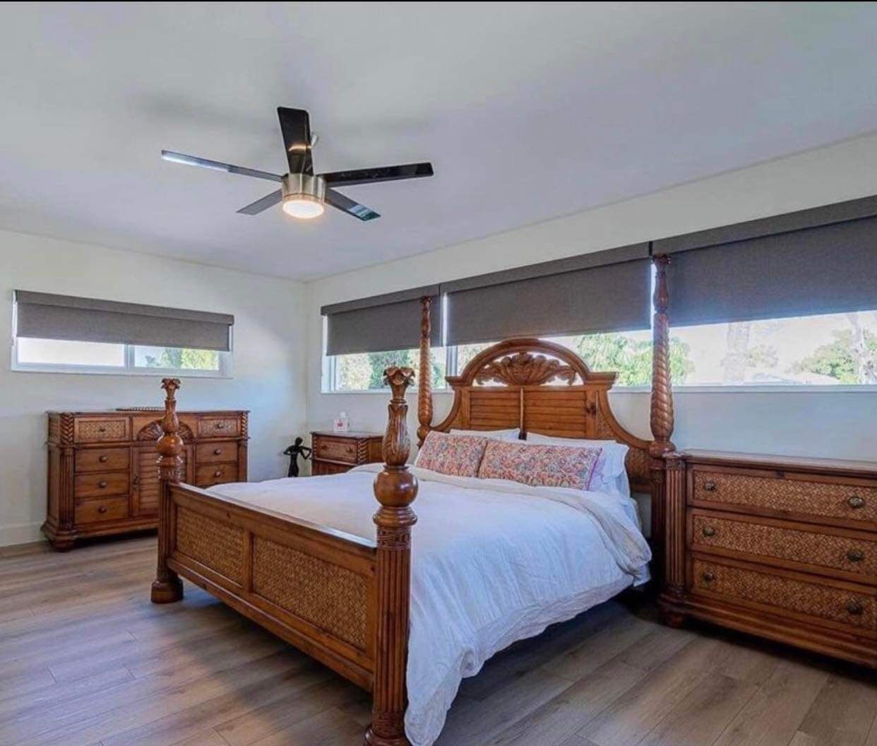 Beautiful Tommy Bahama Style Bedroom Set ( Deliver Available)