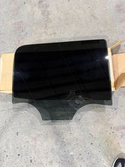 2018 Chevrolet Silverado 1500 Centennial Edition OEM Right Rear Door Window Glass – GM Factory Tinted
