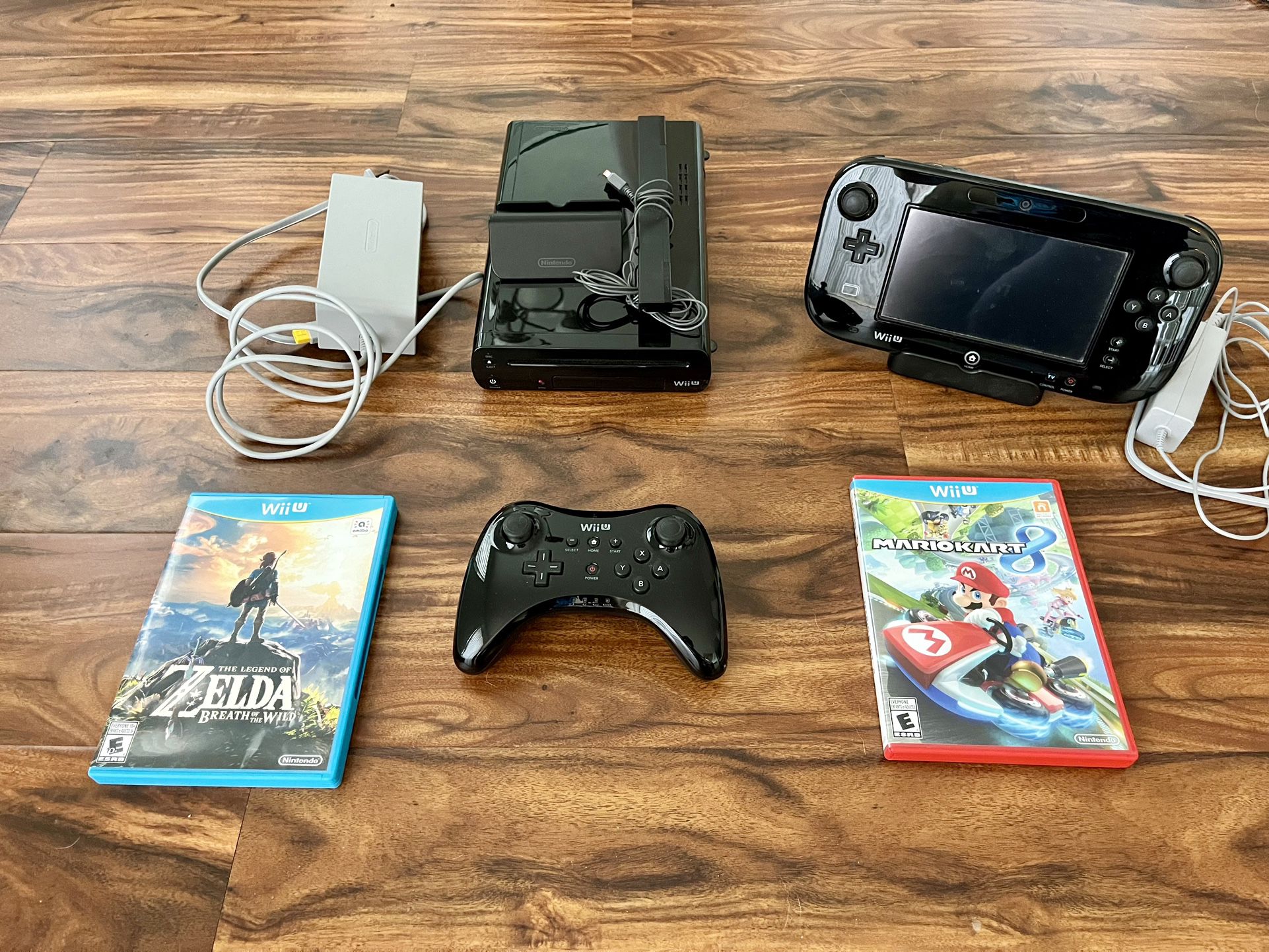 DELUXE 32GB GREAT WORKING CONDITION Nintendo Wii U (includes everything on pic)