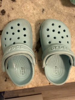 Crocs size 6C