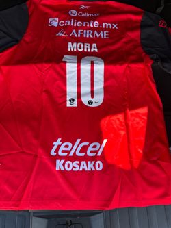 JERSEY DEL CLUB  XOLOS DE TIJUANA, ROJO Y NEGRO, GIL MORA 10 TEMPORADA 26-27