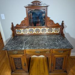 Victorian duchess-type dressing table