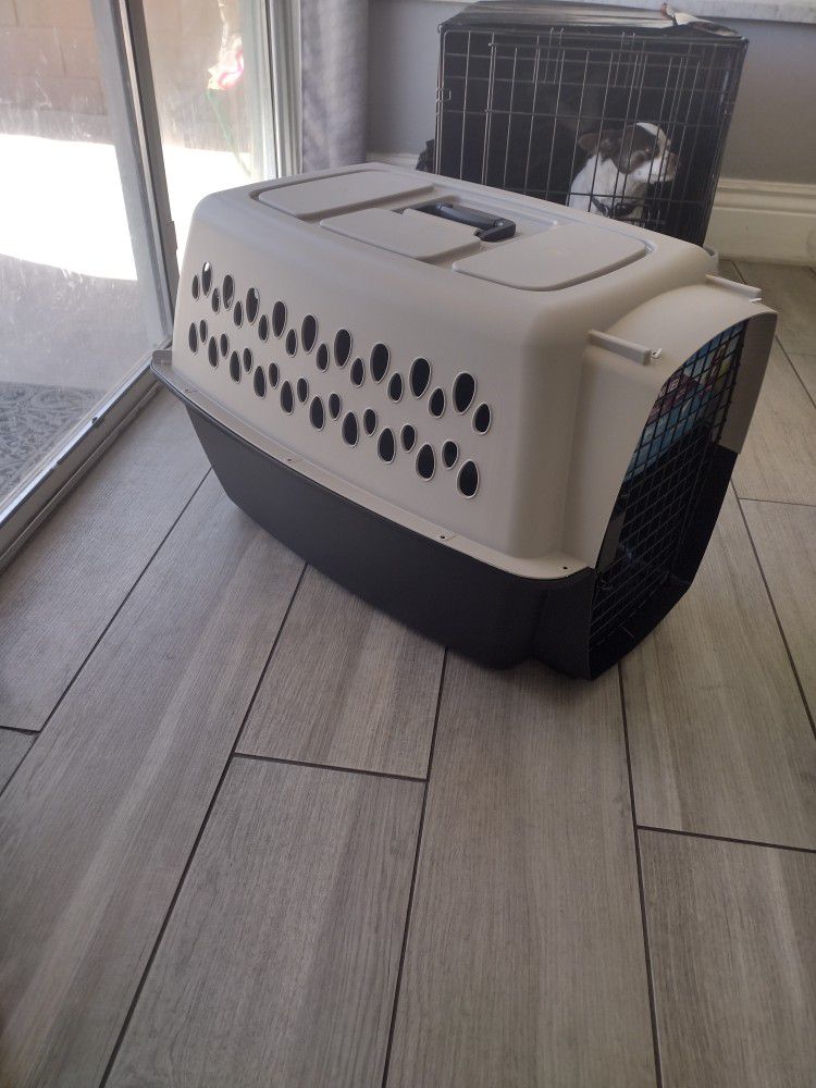 New Pet Carrier Main Cross Street 87th Ave And McDowell Firm Price $30 