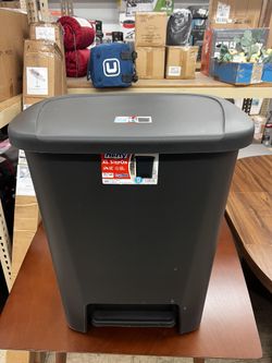 Kitchen Trash Can, 20.4 Gallon Plastic Step Garbage Bin with Foot Pedal Lid, Black, New 