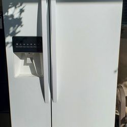 Kenmore side by side refrigerator with water dispenser and ice maker