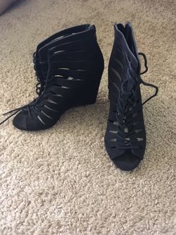 New black wedge heel shoes 👠