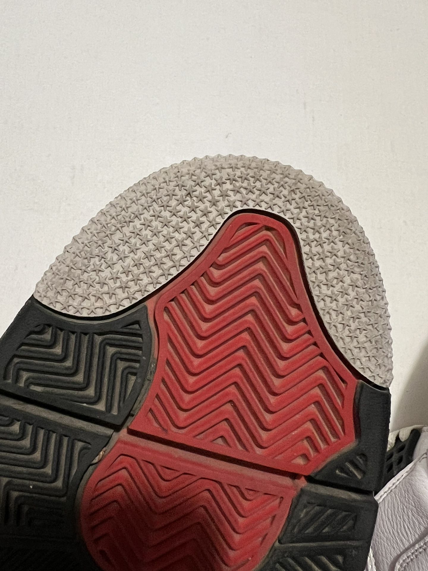 Jordan 4 Red cements