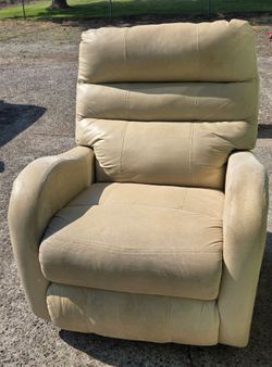 CATNAPPER Cream Recliner ~ Faux Leather Material ~ $25
