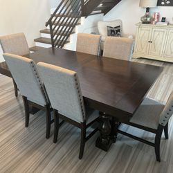 Mahogany Extendable Dining Room Table w/ 6 Chairs