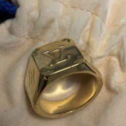 Gold Designer Ring – Great Condition