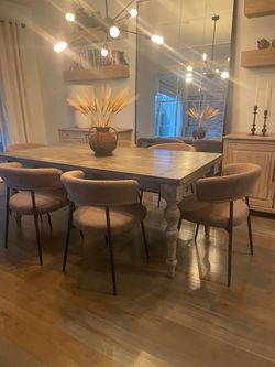 Set of 6 Dinning Chairs !! Table not included! chairs like new !