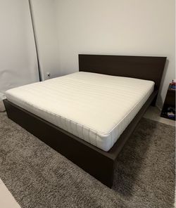 IKEA malm king size bed and valevag king size mattress