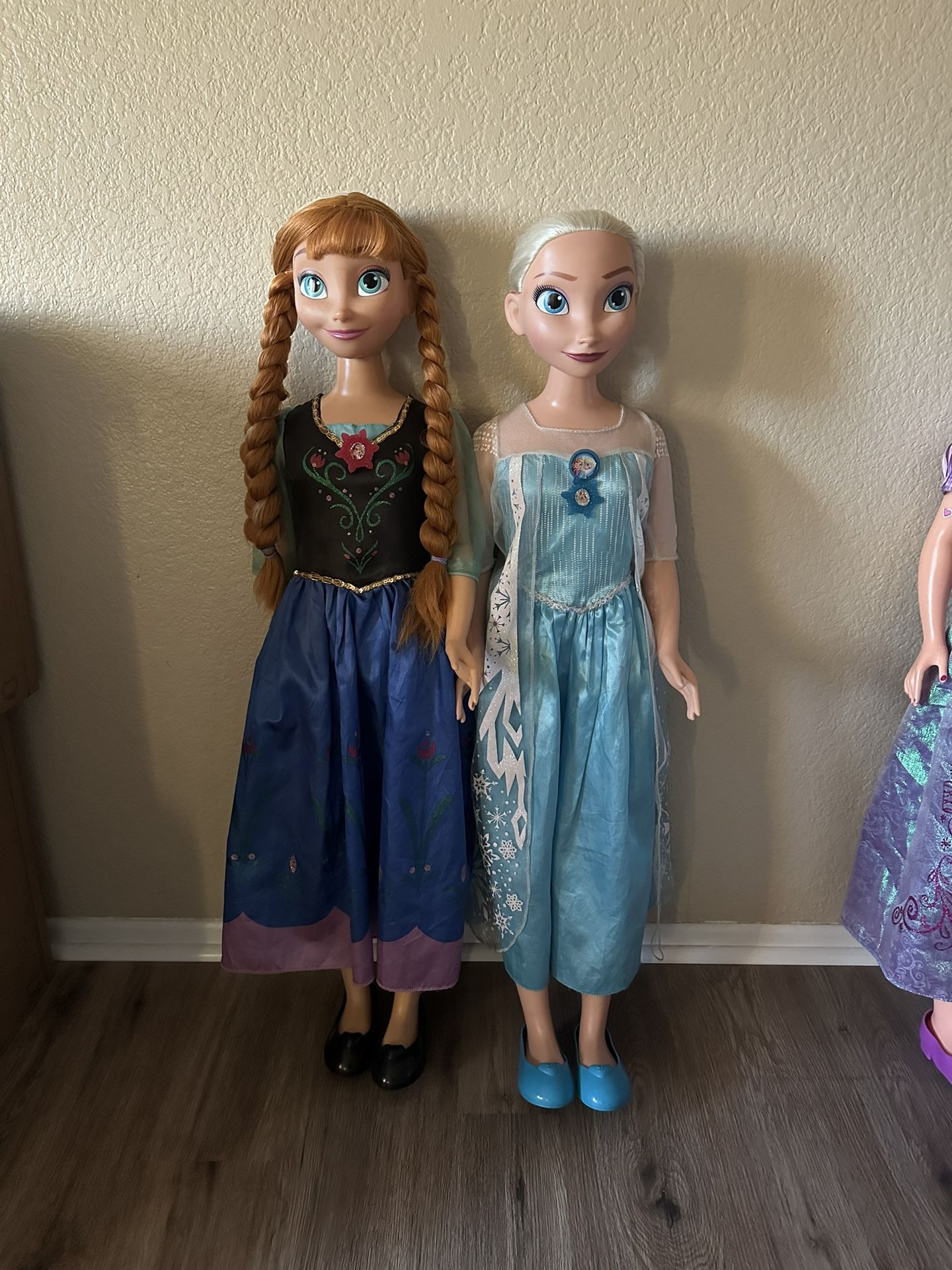 Anna & Elsa life size dolls