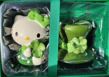 Hello Kitty St. Patricks Salt And Pepper Shakers 