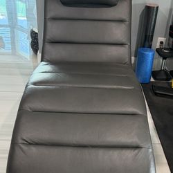 2 Leather Lounge chair
