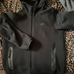Black Nike Tech Size Large 