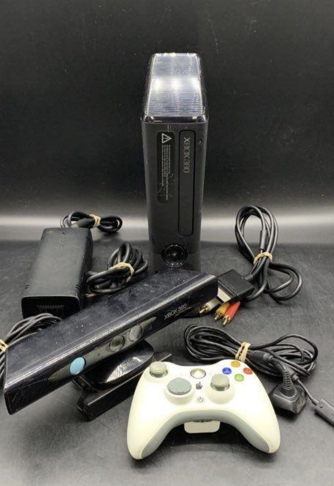 Xbox 360 Slim WITH ACCOUNTS WORKING NO PROBLEMS