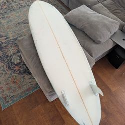 6'10 Surfboard Twin Fin Brand New