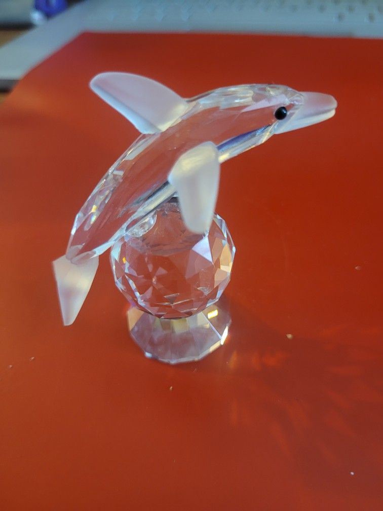 Crystal dolphin .