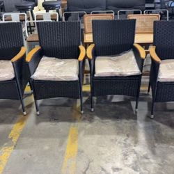 4 outdoor chairs $140