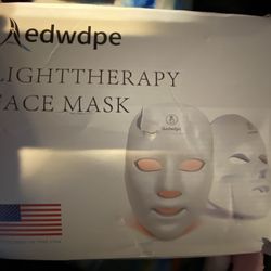 Light therapy face mask