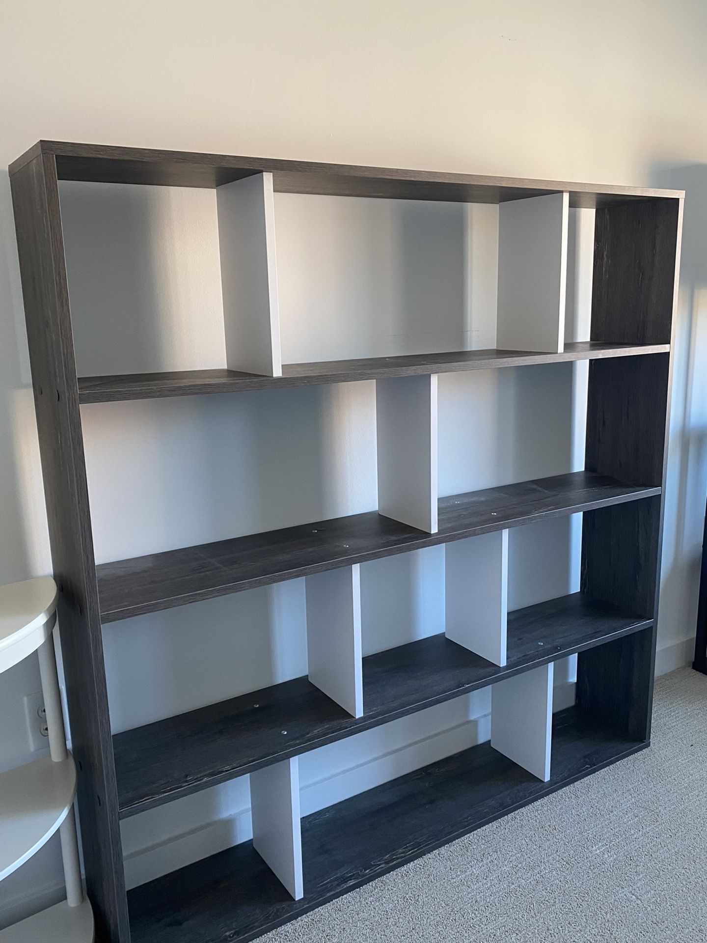 Geometric bookcase - Gray And White 