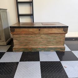 Pottery barn Rebecca chest