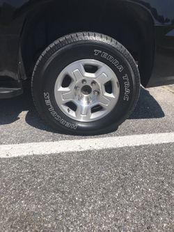 07 Chevy Tahoe Rims w/GREAT Tires and tread