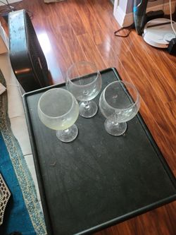 3 Wine Glasses Large