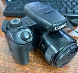Canon PowerShot SX70 HS Digital Camera 20.3MP Used  Works Well with Accessories