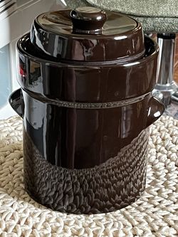 Brown Glazed Ceramic Fermentation Crock with Lid