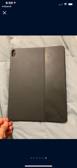 12.9 Apple Smart Keyboard English/Arabic. Like new