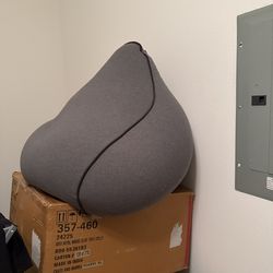 Like New Yogibo Lounge Chair