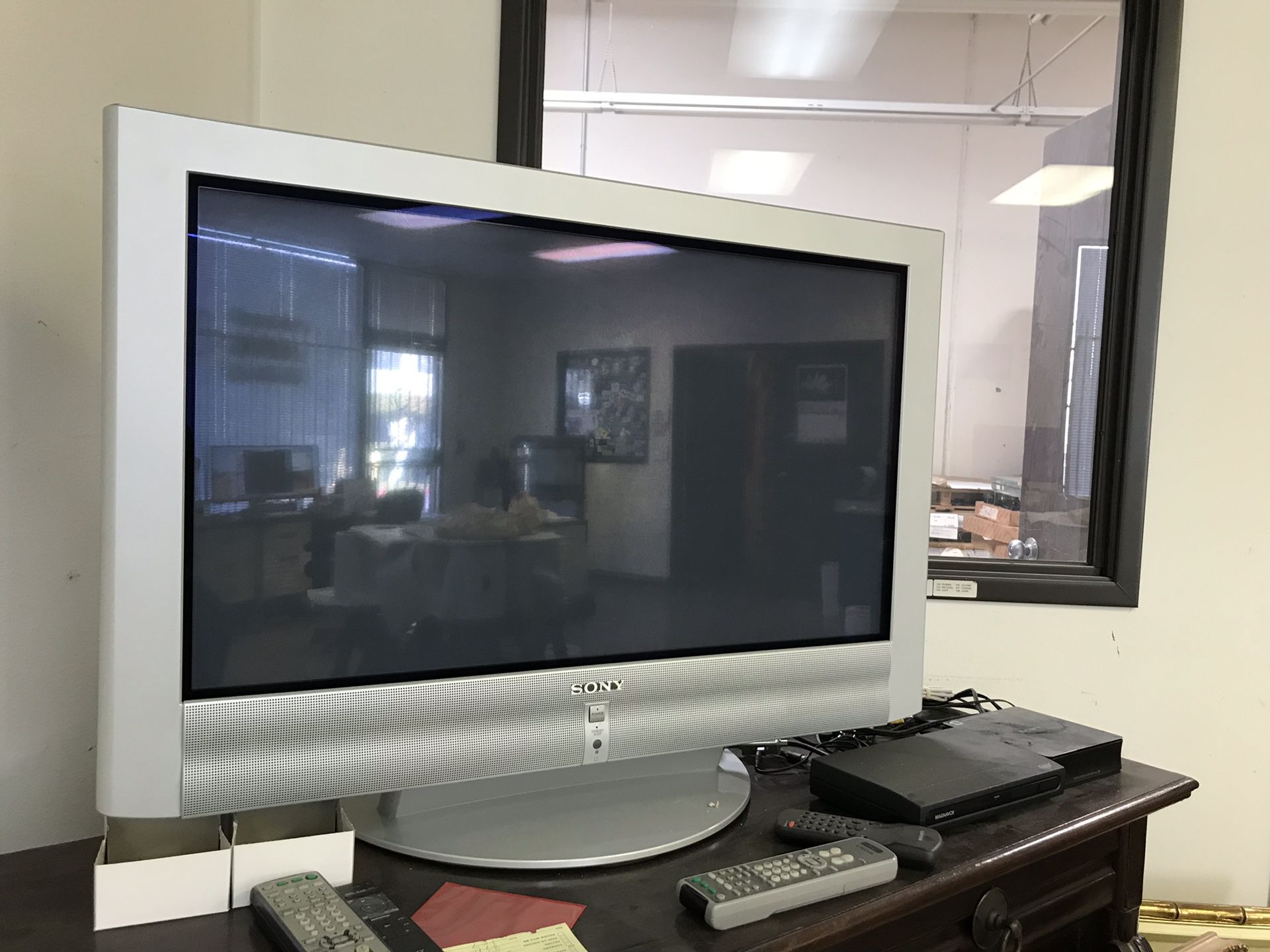 Sony TV 32” plasma KZ32TS1U