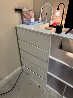 White drawers set of two